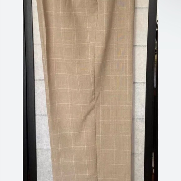 Career Pants

*No back pockets & no belt loops - Picture 3 of 4